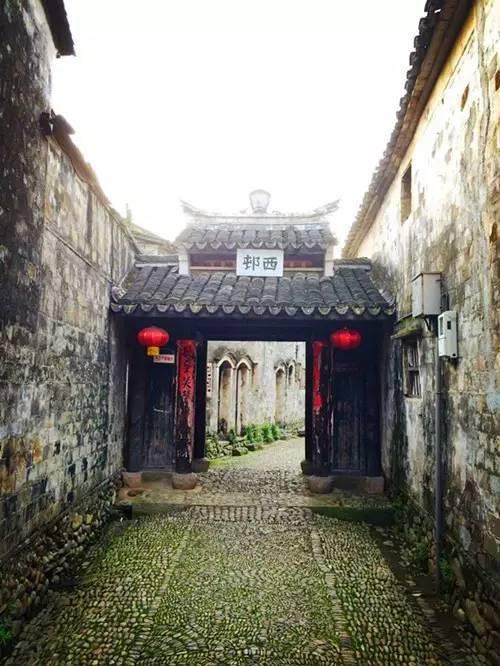滑雪场“美少女战士”已52岁 网友:奶奶太帅了!